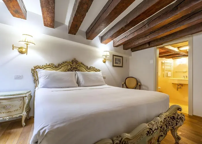 Gondola Luxury - Campo Santi Filippo E Giacomo By Wonderful Italy
