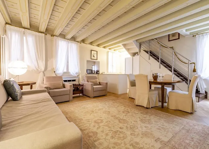 Gondola Luxury - Campo Santi Filippo e Giacomo