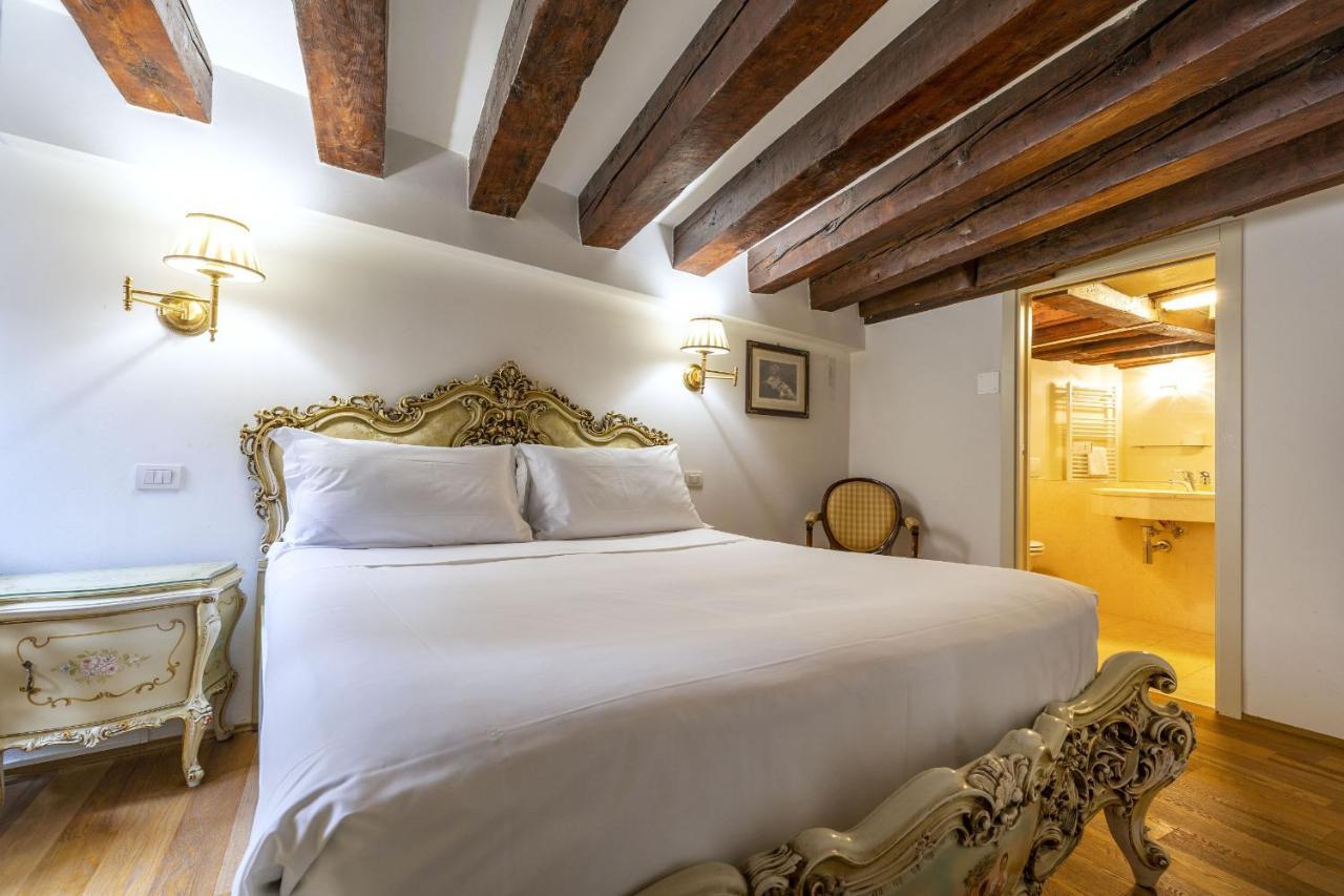 Gondola Luxury - Campo Santi Filippo E Giacomo By Wonderful Italy * Venetië
