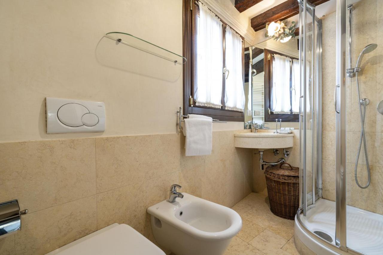 Gondola Luxury - Campo Santi Filippo E Giacomo By Wonderful Italy * Venetië