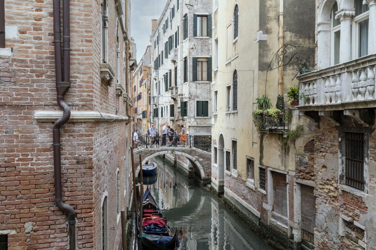Gondola Luxury - Campo Santi Filippo E Giacomo By Wonderful Italy * Venetië