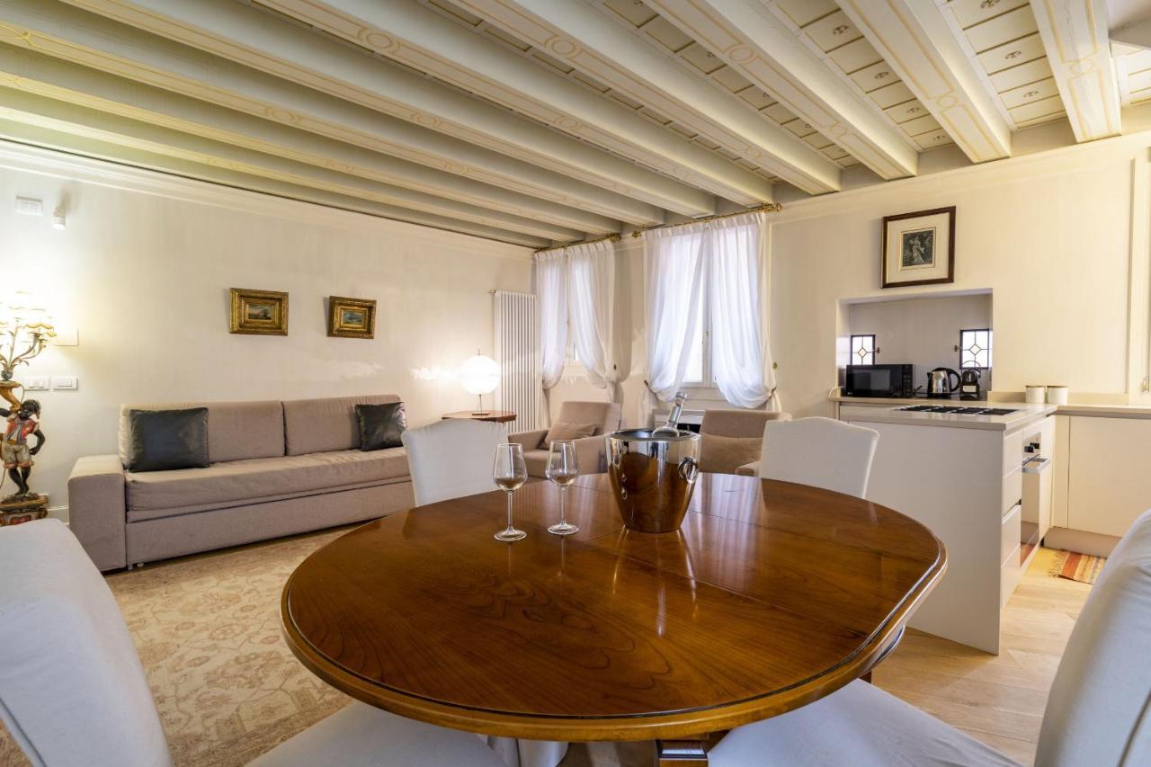 Gondola Luxury - Campo Santi Filippo E Giacomo By Wonderful Italy Apartamento Veneza
